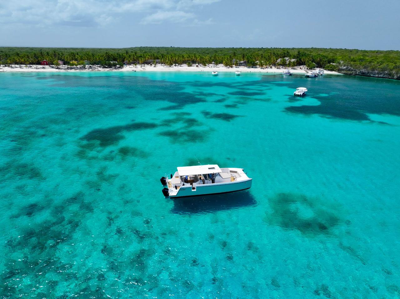 Vista del atardecer caribeño desde el catamarán